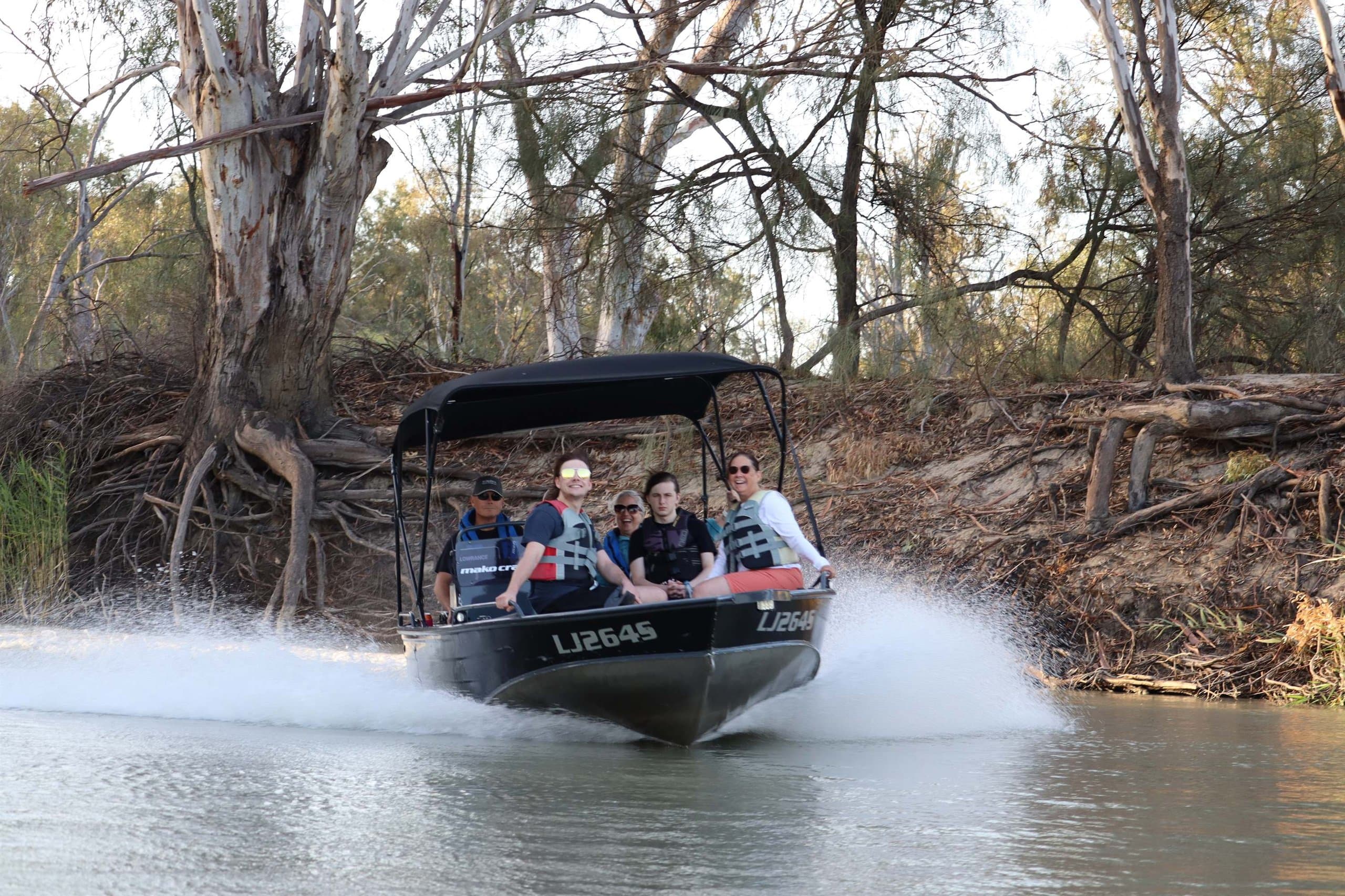 Murray River backwaters and wildlife